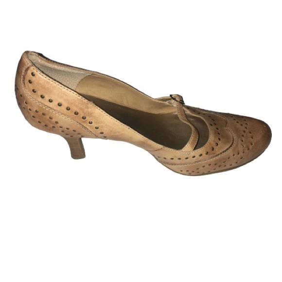 Kenneth Cole Reaction Break Water Mary Jane Heels - Picture 8 of 8